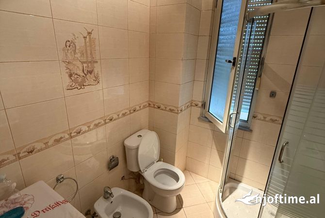 Shtepi ne shitje Apartament ne Tirane, 1+1, Mobilimi E mobiluar, Pagesa 87,000  Euro.