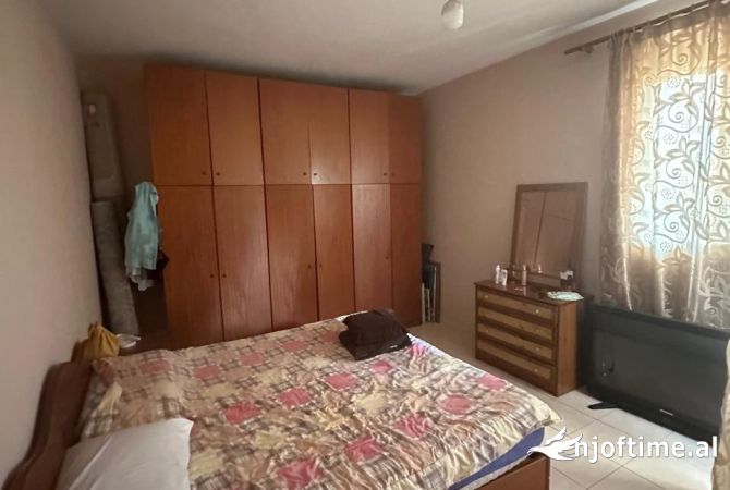 Shtepi ne shitje Shtepi Private ne Tirane, 2+1, Mobilimi E mobiluar, Pagesa 279,000  Euro.