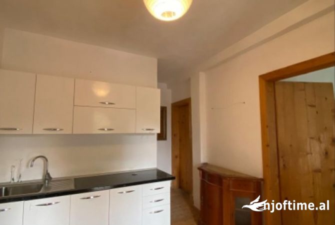 Shtepi me qera 2+1 ne Tirane - 50,000 Leke
