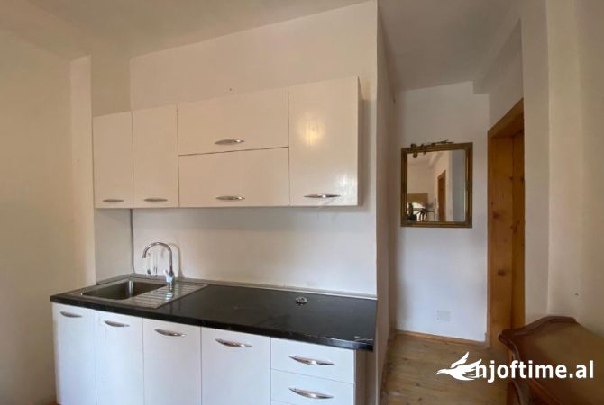 Shtepi me qera 2+1 ne Tirane - 50,000 Leke