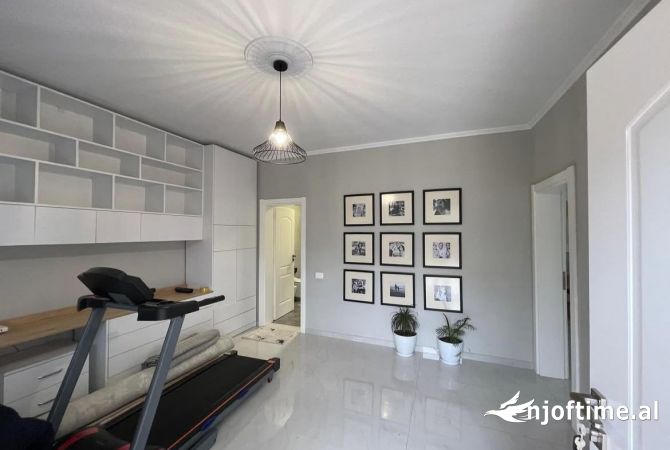 Shtepi ne shitje Shtepi Private ne Tirane, 1+1, Mobilimi E mobiluar, Pagesa 130,000  Euro.