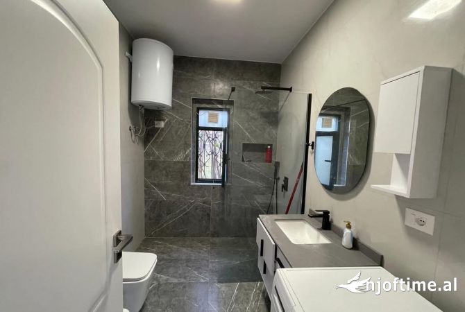 Shtepi ne shitje Shtepi Private ne Tirane, 1+1, Mobilimi E mobiluar, Pagesa 130,000  Euro.