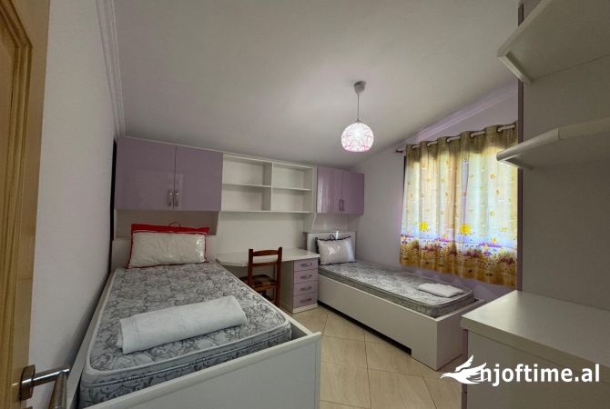 Shtepi me qera Apartament ne Tirane, 2+1, Mobilimi E mobiluar, Pagesa 700  Euro.