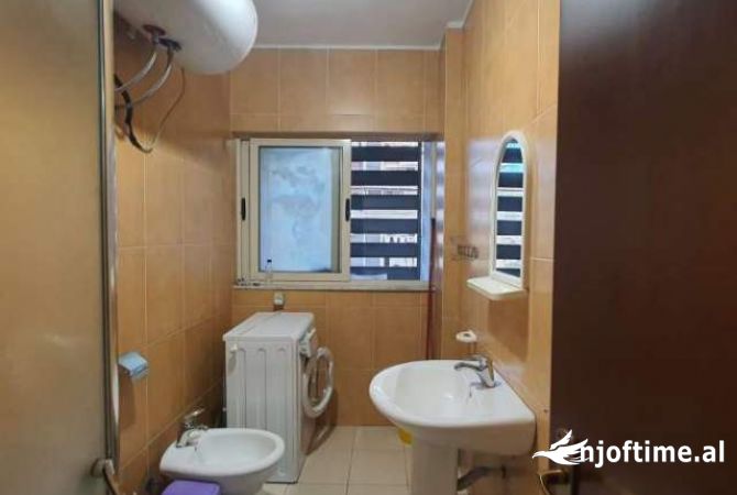 Shtepi me qera Apartament ne Tirane, 1+1, Mobilimi E mobiluar, Pagesa 450  Euro.