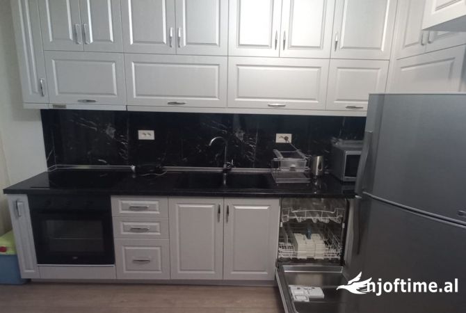 Shtepi me qera Apartament ne Tirane, 1+1, Mobilimi E mobiluar, Pagesa 650  Euro.