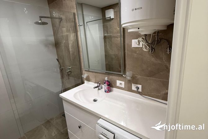 Shtepi me qera Apartament ne Tirane, 2+1, Mobilimi E mobiluar, Pagesa 1,200  Euro.