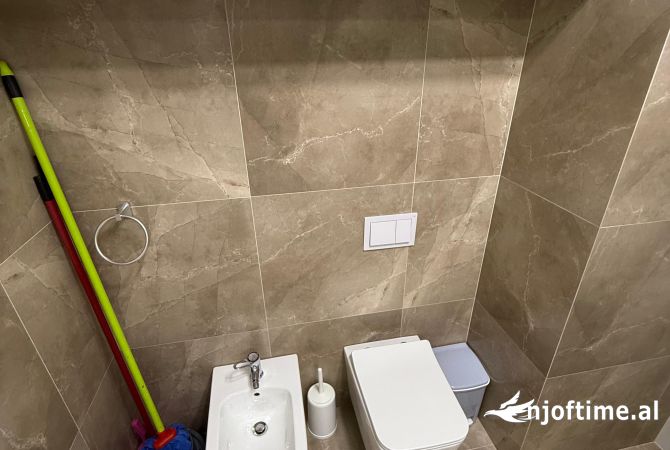 Shtepi me qera Apartament ne Tirane, 2+1, Mobilimi E mobiluar, Pagesa 1,200  Euro.