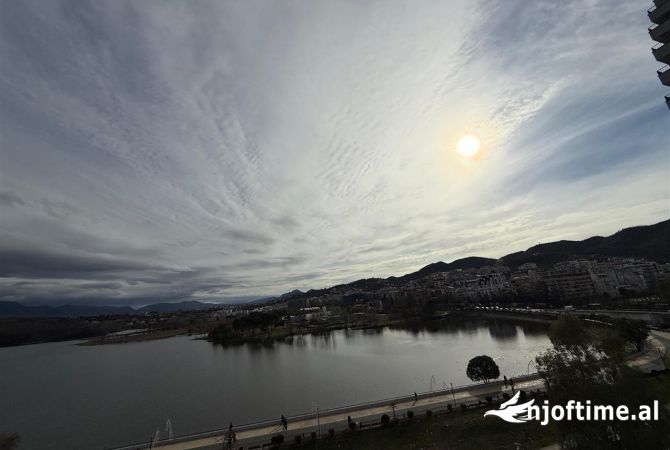 Shtepi me qera 3+1 ne Tirane - 2,500 Euro