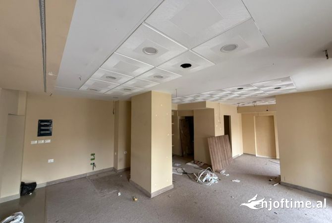 Ambient biznesi ne shitje 1+1 ne Tirane - 755,000 Euro