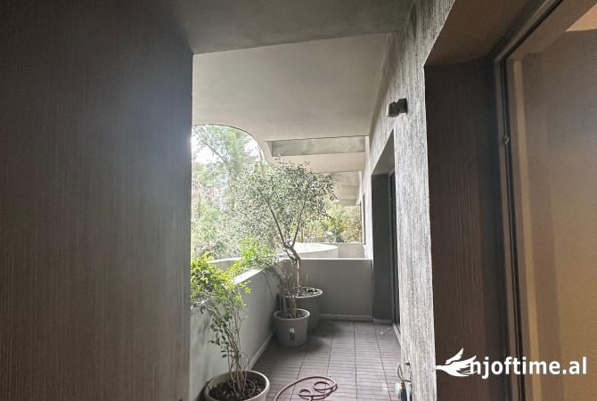 Shtepi ne shitje Apartament ne Tirane, 1+1, Mobilimi Pjeserisht e mobiluar, Pagesa 430,500  Euro.