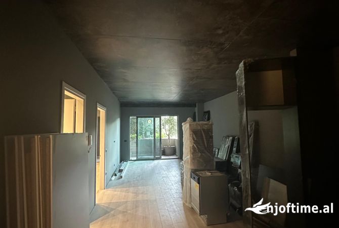 Shtepi ne shitje Apartament ne Tirane, 1+1, Mobilimi Pjeserisht e mobiluar, Pagesa 430,500  Euro.