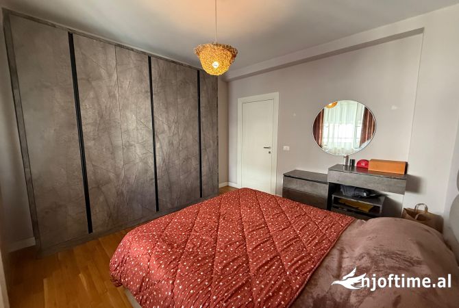Shtepi ne shitje Apartament ne Tirane, 3+1, Mobilimi E mobiluar, Pagesa 308,000  Euro.