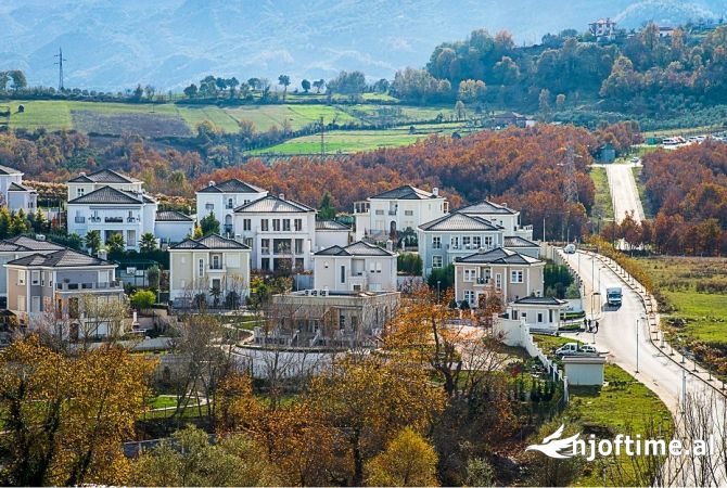 Shtepi ne shitje Vila Luksoze ne Tirane, 4+1, Mobilimi E mobiluar, Pagesa 2,500,000  Euro.