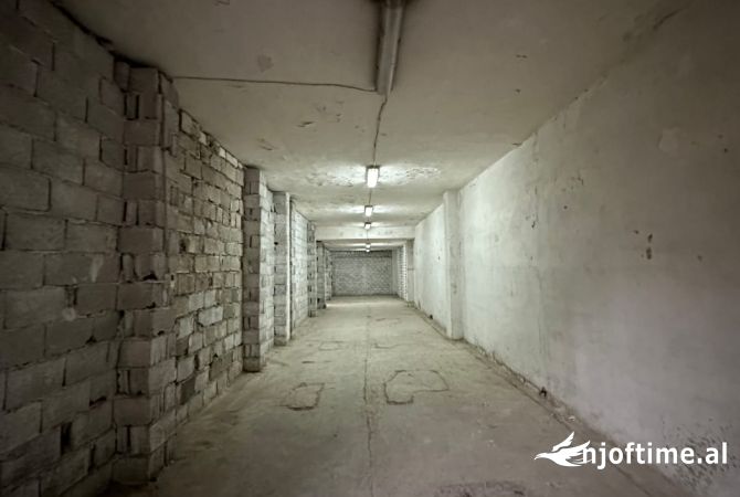 Ambient biznesi me qera 4+1 ne Tirane - 700 Euro