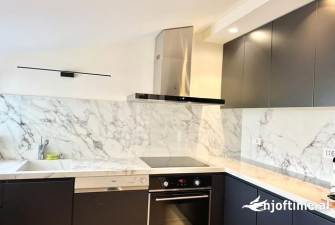 Shtepi ne shitje Apartament ne Tirane, 2+1, Mobilimi E mobiluar, Pagesa 370,000  Euro.