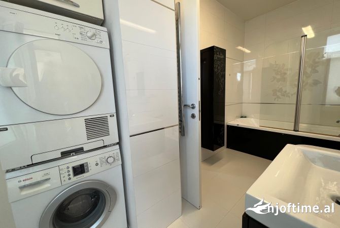 Shtepi me qera 2+1 ne Tirane - 1,800 Euro