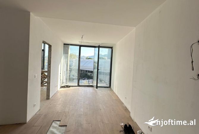 Ambient biznesi me qera 3+1 ne Tirane - 750 Euro