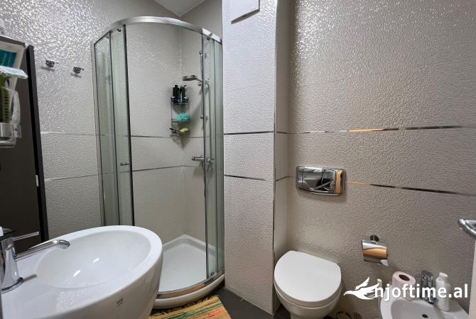 Shtepi me qera Apartament ne Tirane, 2+1, Mobilimi E mobiluar, Pagesa 1,800  Euro.
