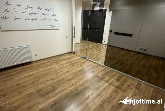Ambient biznesi me qera 3+1 ne Tirane - 5,000 Euro