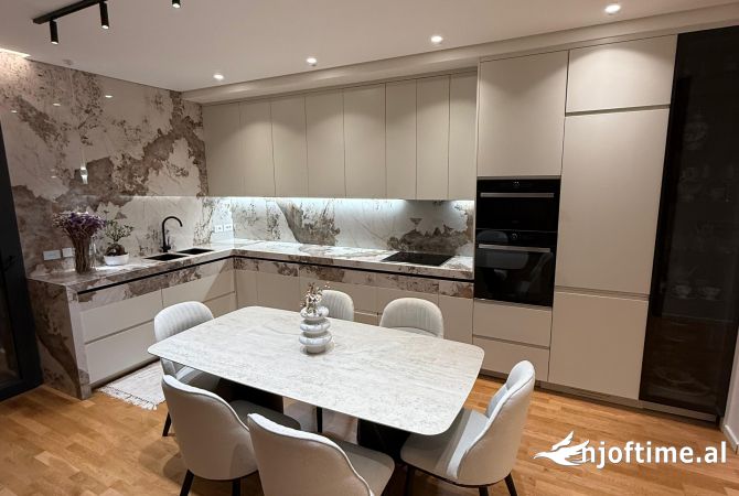 Shtepi ne shitje Apartament ne Tirane, 3+1, Mobilimi E mobiluar, Pagesa 416,000  Euro.