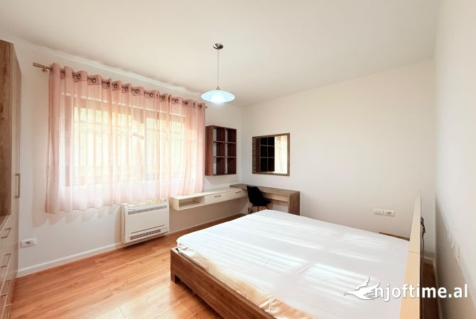 Shtepi ne shitje Vila Luksoze ne Tirane, 4+1, Mobilimi E mobiluar, Pagesa 600,000  Euro.