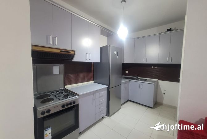 Shtepi me qera Apartament ne Tirane, 1+1, Mobilimi E mobiluar, Pagesa 450  Euro.