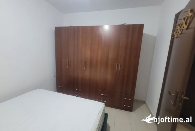 Shtepi me qera Apartament ne Tirane, 1+1, Mobilimi E mobiluar, Pagesa 450  Euro.