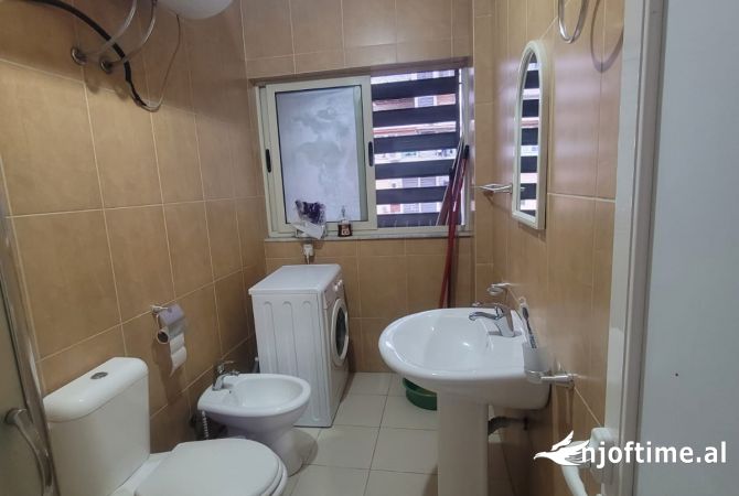Shtepi me qera Apartament ne Tirane, 1+1, Mobilimi E mobiluar, Pagesa 450  Euro.