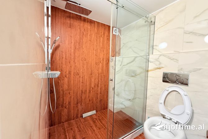 Shtepi ne shitje Vila Luksoze ne Tirane, 4+1, Mobilimi E mobiluar, Pagesa 600,000  Euro.