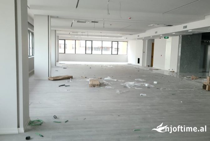 Ambient biznesi me qera 3+1 ne Tirane - 5,500 Euro
