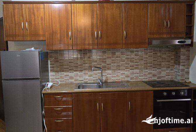 Shtepi me qera Apartament ne Tirane, 2+1, Mobilimi E mobiluar, Pagesa 650  Euro.
