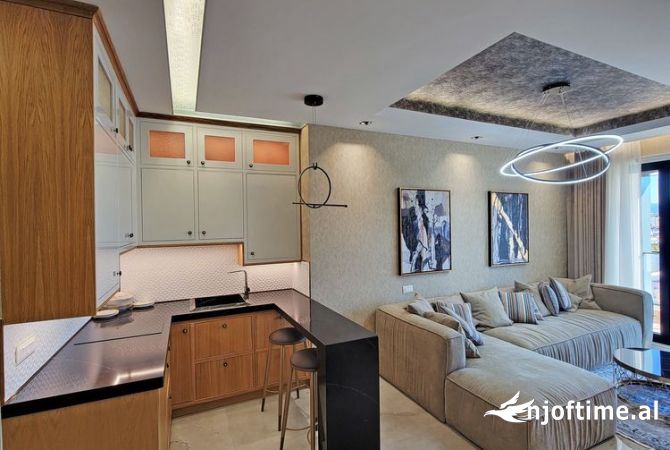 Shtepi ne shitje Penthose(kati i fundit panoramik) ne Tirane, 6+1, Mobilimi E mobiluar, Pagesa 1,500,000  Euro.