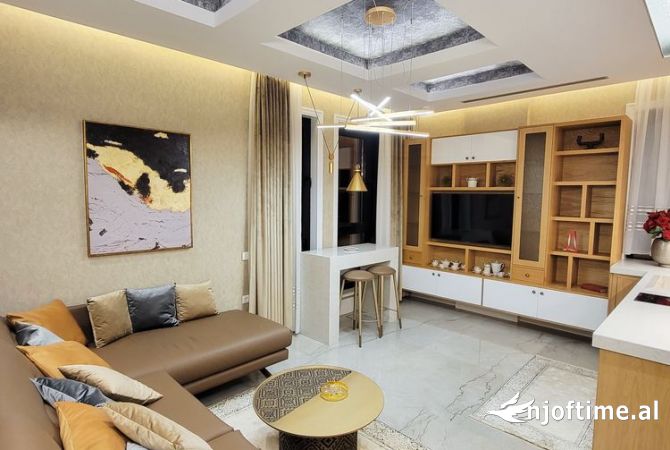 Shtepi ne shitje Penthose(kati i fundit panoramik) ne Tirane, 6+1, Mobilimi E mobiluar, Pagesa 1,500,000  Euro.