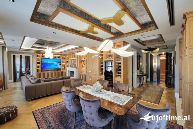 Shtepi ne shitje Penthose(kati i fundit panoramik) ne Tirane, 6+1, Mobilimi E mobiluar, Pagesa 1,500,000  Euro.