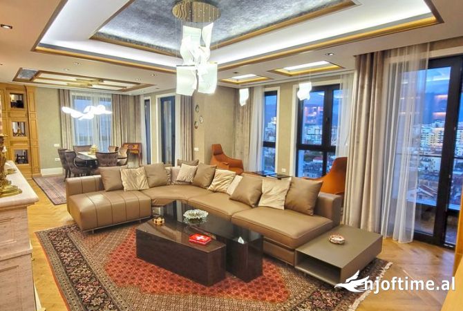 Shtepi ne shitje Penthose(kati i fundit panoramik) ne Tirane, 6+1, Mobilimi E mobiluar, Pagesa 1,500,000  Euro.