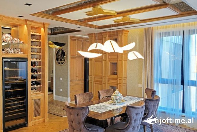 Shtepi ne shitje Penthose(kati i fundit panoramik) ne Tirane, 6+1, Mobilimi E mobiluar, Pagesa 1,500,000  Euro.