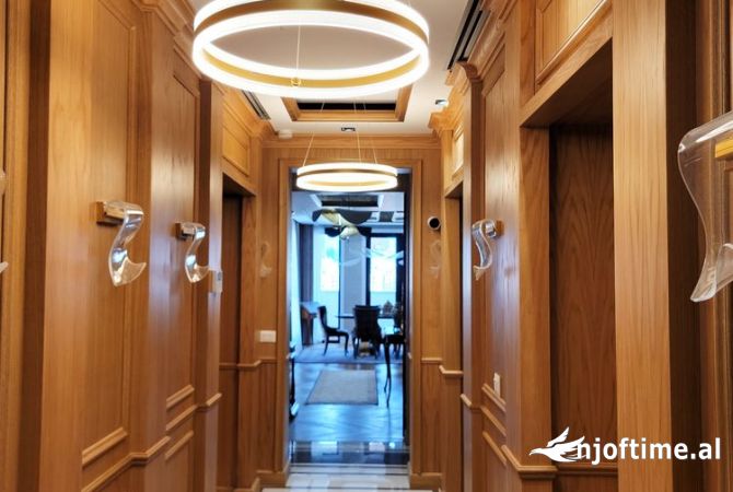 Shtepi ne shitje Penthose(kati i fundit panoramik) ne Tirane, 6+1, Mobilimi E mobiluar, Pagesa 1,500,000  Euro.