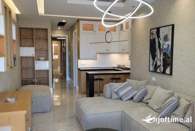 Shtepi ne shitje Penthose(kati i fundit panoramik) ne Tirane, 6+1, Mobilimi E mobiluar, Pagesa 1,500,000  Euro.