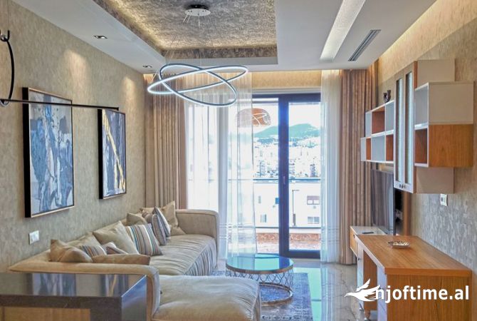 Shtepi ne shitje Penthose(kati i fundit panoramik) ne Tirane, 6+1, Mobilimi E mobiluar, Pagesa 1,500,000  Euro.