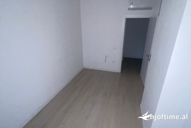 Ambient biznesi me qera 3+1 ne Tirane - 750 Euro