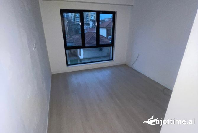 Ambient biznesi me qera 3+1 ne Tirane - 750 Euro