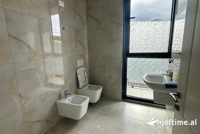 📢Jepet Ambient biznesi me qira te Residenca Lake View, Sip: 130 m2🔑