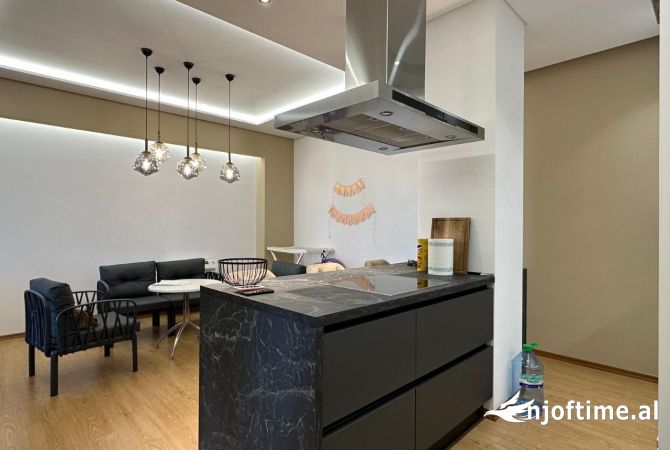 Shtepi me qera Apartament ne Tirane, 2+1, Mobilimi E mobiluar, Pagesa 1,100  Euro.