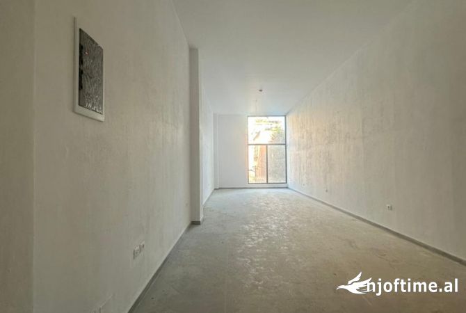 Ambient biznesi me qera 3+1 ne Tirane - 1,500 Euro