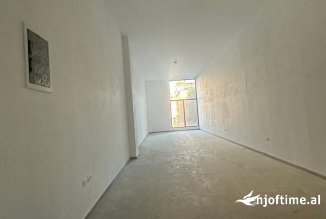 Ambient biznesi me qera 3+1 ne Tirane - 1,500 Euro