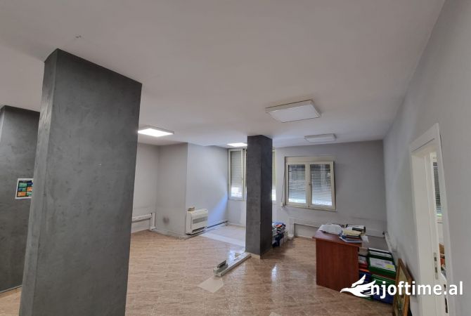 Ambient biznesi me qera 3+1 ne Tirane - 500 Euro