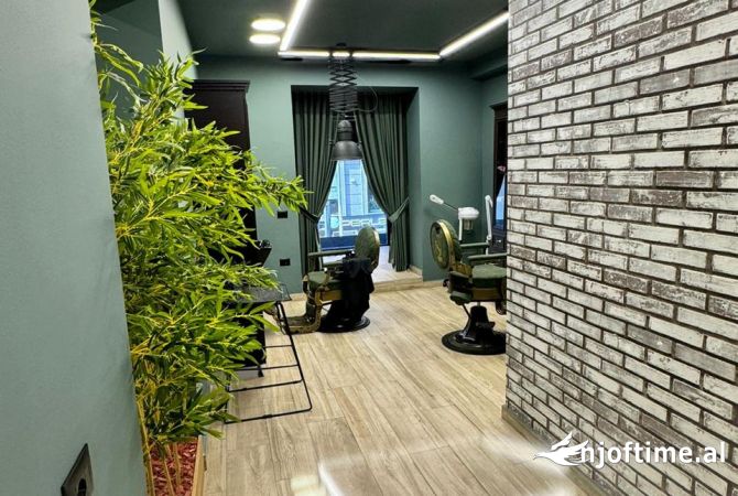 Ambient biznesi me qera 3+1 ne Tirane - 2,200 Euro