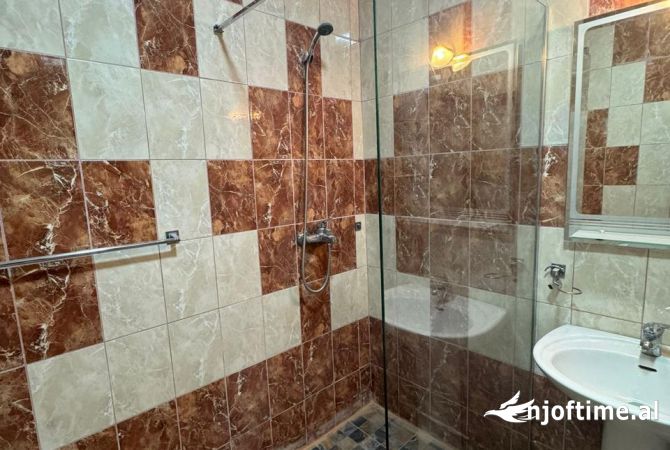 Shtepi me qera Apartament ne Tirane, 2+1, Mobilimi E mobiluar, Pagesa 500  Euro.