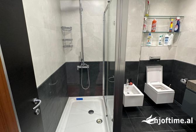 Shtepi me qera Apartament ne Tirane, 3+1, Mobilimi E mobiluar, Pagesa 1,100  Euro.