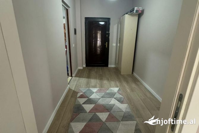 Shtepi me qera Apartament ne Tirane, 2+1, Mobilimi E mobiluar, Pagesa 500  Euro.